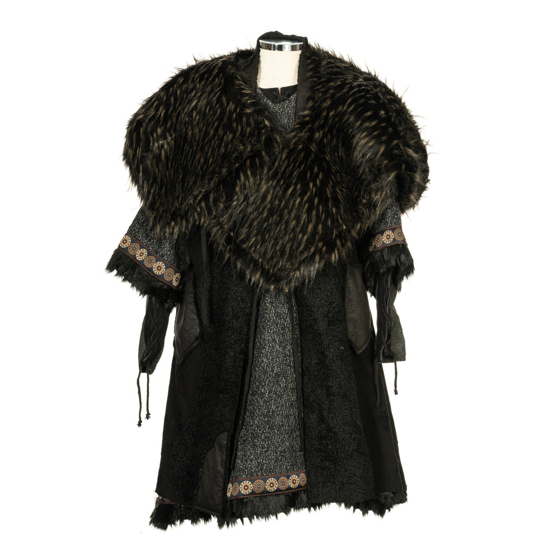 This LARP Fur Mantle is made from Faux Grey Fur and is reversable. On the other side there is Grey Faux Leather. The LARP Accessory is water resistant and has Woollen straps that can tie it to oneself. Perfect for LARP Characters & Cosplay.