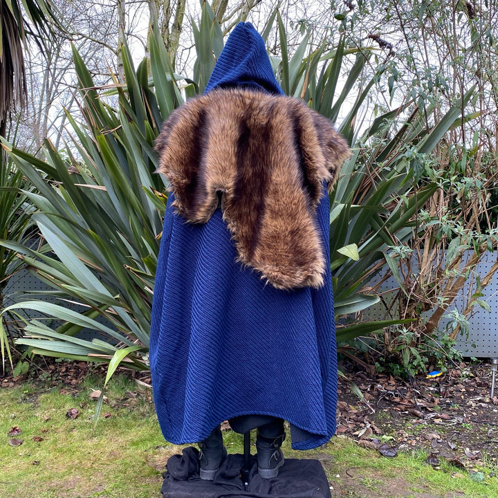 This LARP Fur Mantle is made from Faux Brown Fur and is reversable. On the other side there is Brown Faux Leather. The LARP Accessory is water resistant and has Woollen straps that can tie it to oneself. Perfect for LARP Characters & Cosplay.