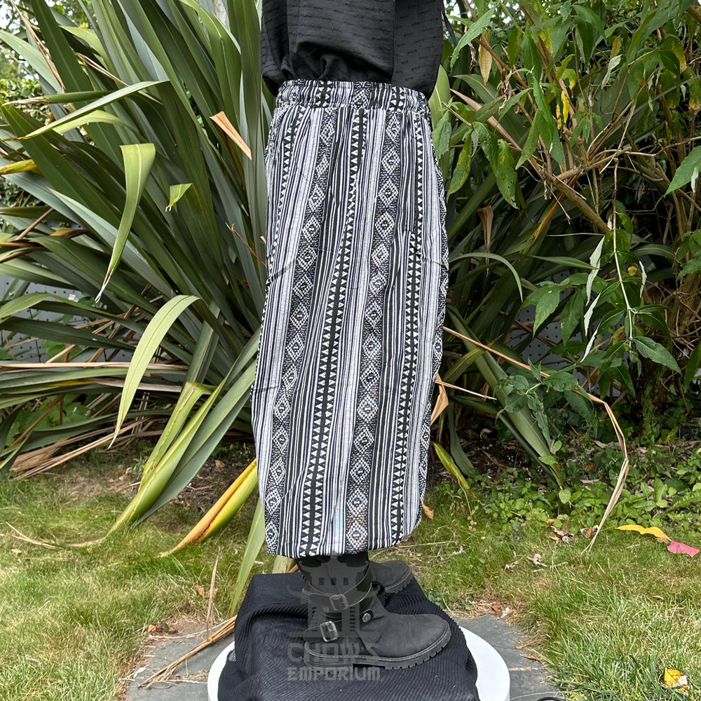 medieval hero pants LARP trousers black white patterned cotton side