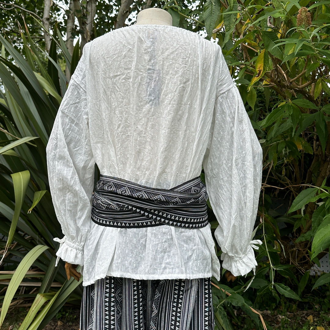 Écharpe LARP avec accessoires décoratifs - Laine gris foncé et noire - Idées cadeaux
