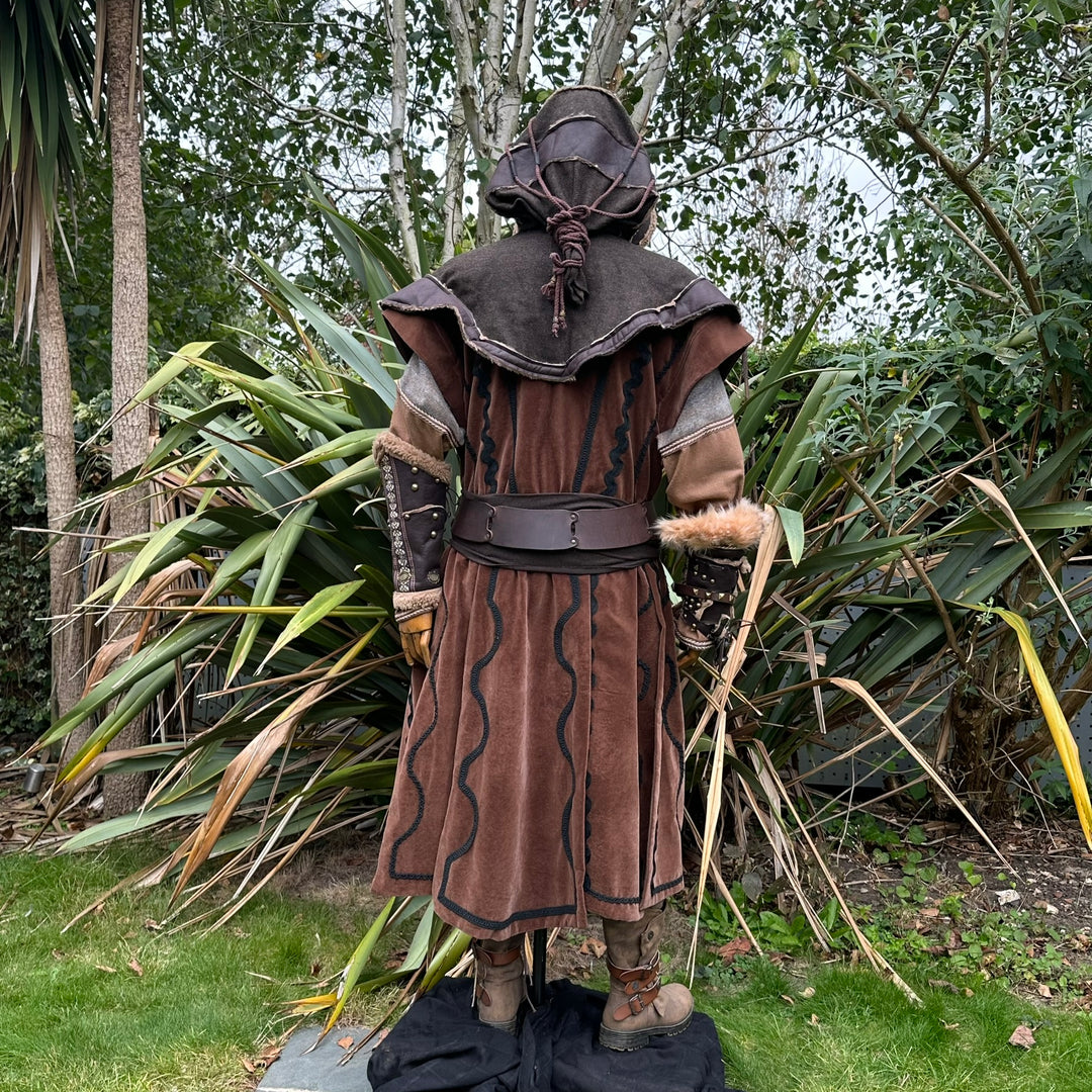 This Layered LARP Hood in Brown & Green Faux Leather has a Fleece Lining in Brown. This Viking Hood is Water Resistant towards rain. The Medieval Hood covers your shoulders and provides warmth. Perfect for your LARP Character and LARP Costume, Cosplay Event, and Ren Faire.