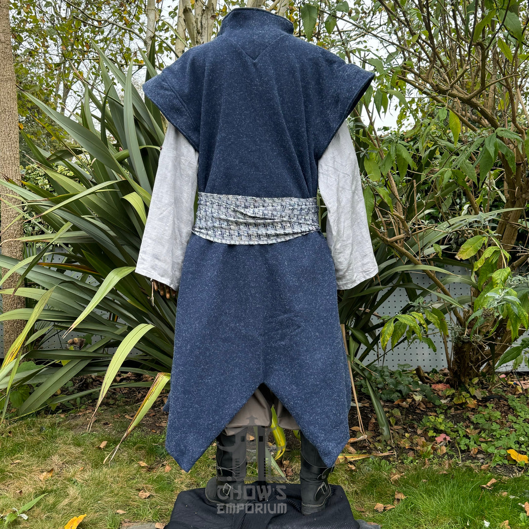 Tenue LARP Azure Warrior - Ensemble de 6 pièces ; Veste Gambeson Rembourrée, Capuche, Tunique, Pantalon, Ceinture