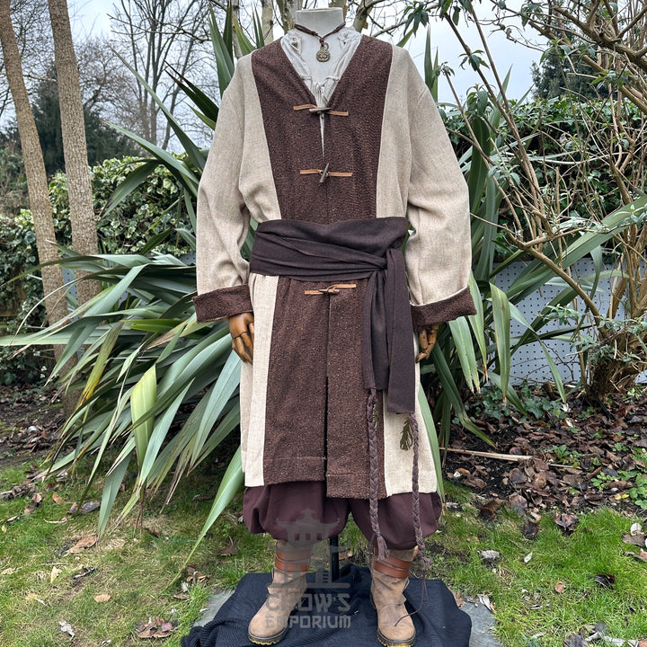 Merchant Trader Outfit - 5 pieces (Cloak, Robe, Trousers, Sash, Necklace)