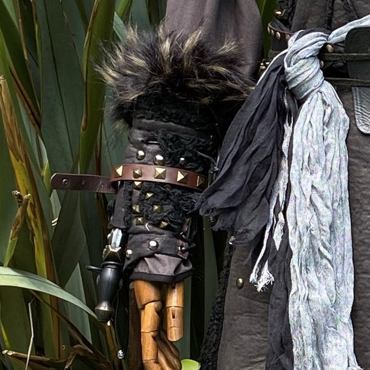 Battle Mage Light LARP-Outfit – 7 Teile: Robe, Kapuze, Tunika, Hose, Schärpe, Gürtel, Armschutz