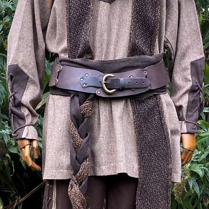 The best Brown Leather LARP Belt. The Viking Belt has options from a S/M to a XXXL length for your LARP Character, Cosplay, or Ren Faire event. The Medieval Belt is made of Buffallo Leather segments, and a buckle with adjustable holes, adjustable whatever fit you need.