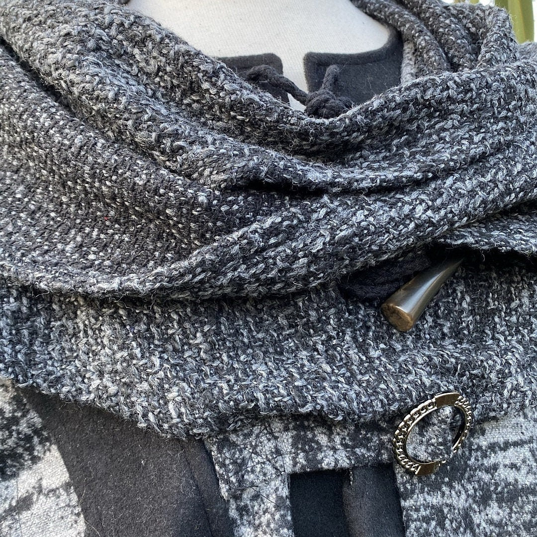 Battle Mage Dark LARP-Outfit – 4-teilig; grau-schwarze Robe mit Kapuze, Tunika, Kapuze, Hose