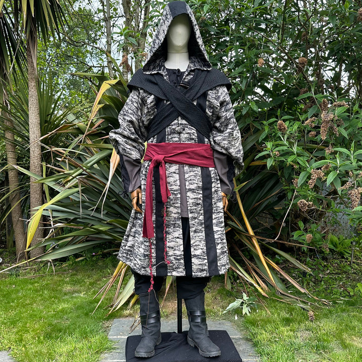 Battle Mage Light LARP-Outfit – 5 Teile: Robe mit Kapuze, Wickelkapuze, Tunika, Hose, Schärpe