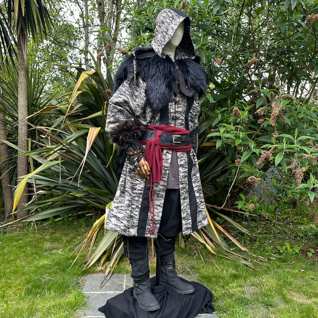 Battle Mage Light LARP-Outfit – 7 Teile: Robe, Kapuze, Tunika, Hose, Schärpe, Gürtel, Armschutz