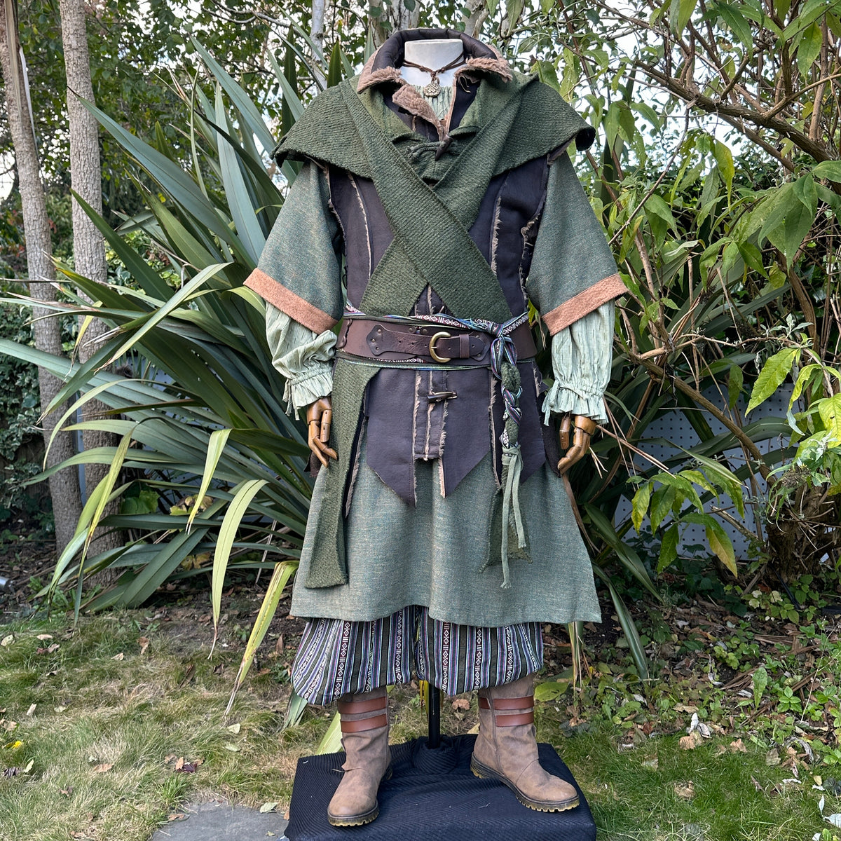 Green wool scarf hood for LARP or medieval costumes, front view.