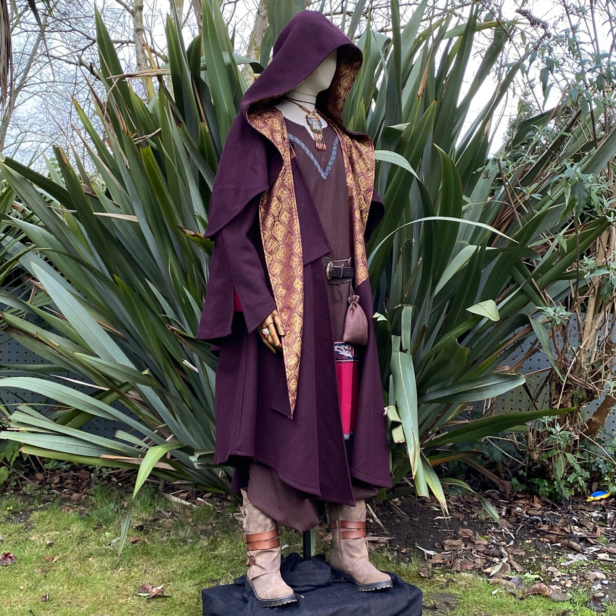 Side view of dark red three-layered medieval LARP cloak with gold lining, fantasy cosplay.