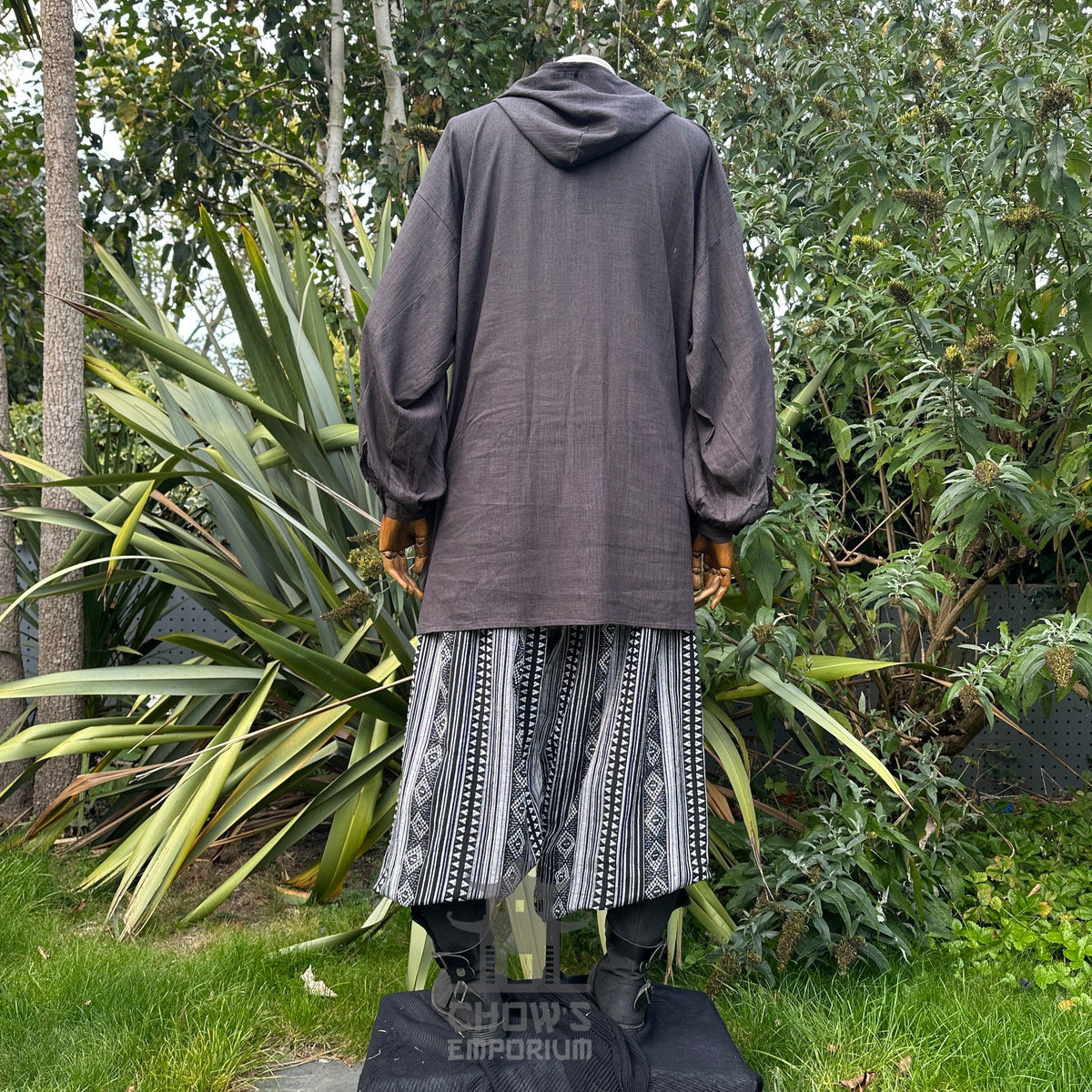 Grey hooded medieval shirt in cotton and linen, back view.