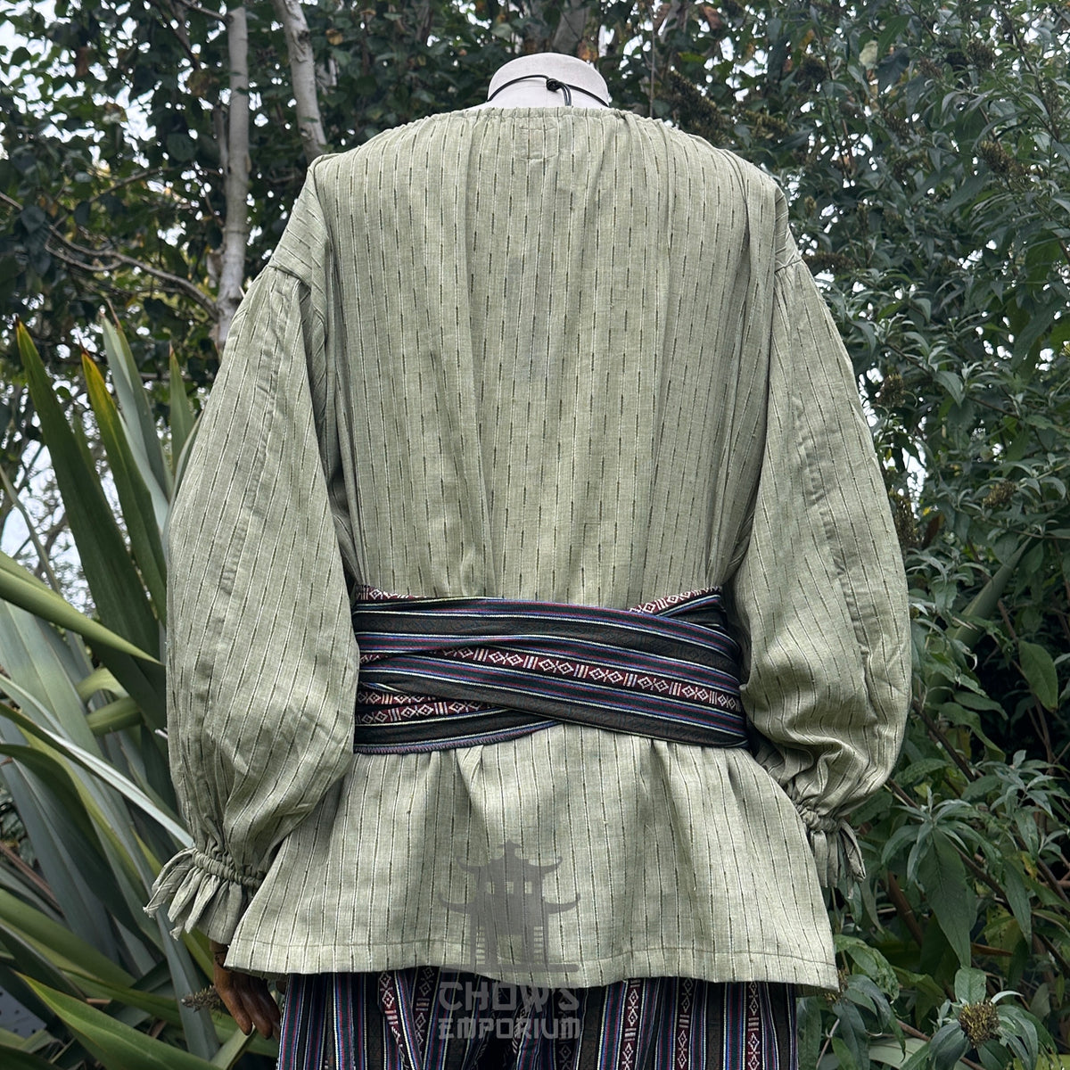 Unisex green medieval shirt with round neck for LARP.