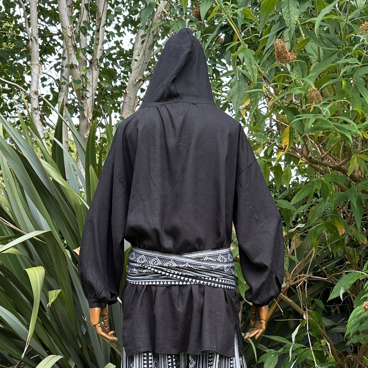 hooded medieval shirt in black.