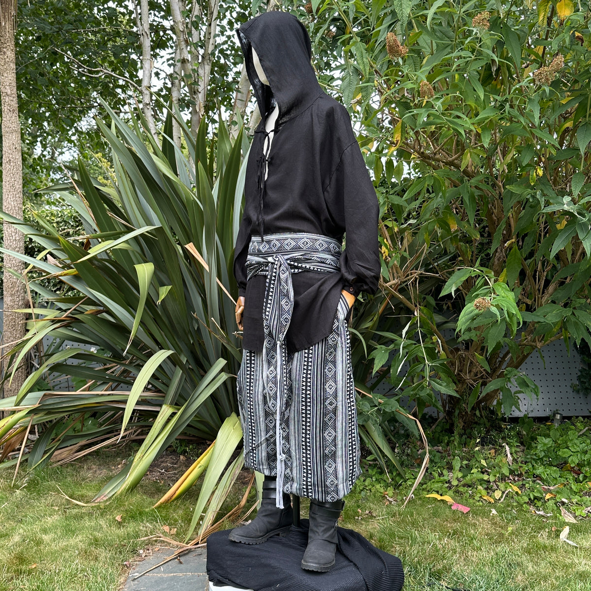 Black cotton-linen hooded shirt for LARP, side angle view.