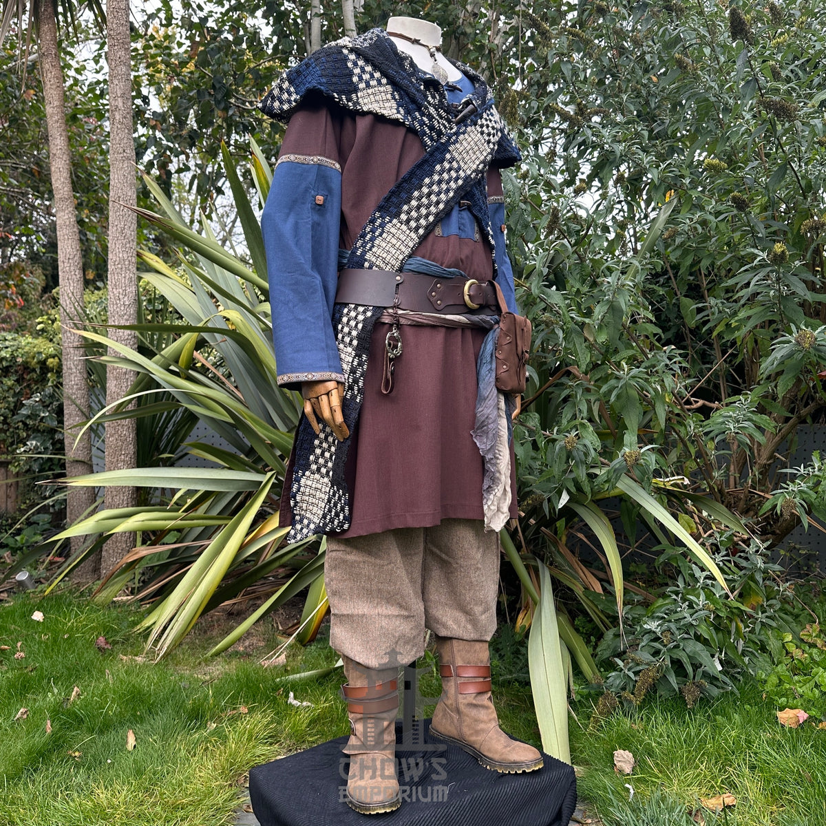 Mannequin in medieval LARP attire with woven sash, side view.