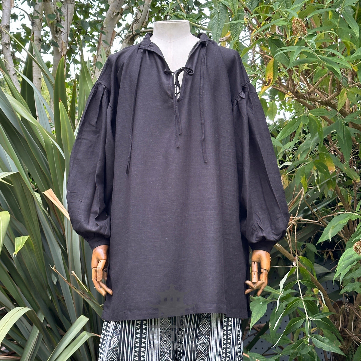 breathable black medieval shirt for cosplay and LARP.