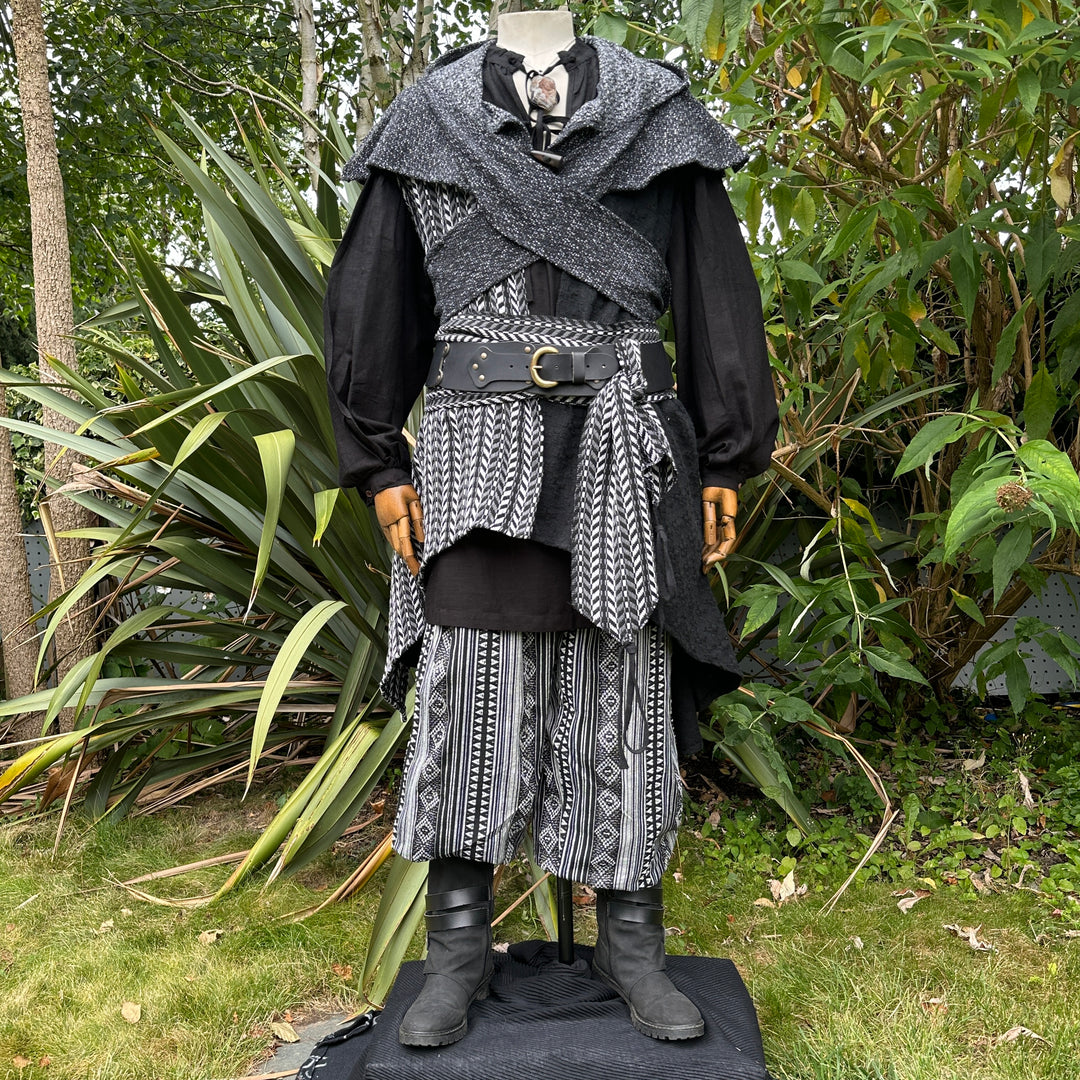 Tenue de LARP Storm Wizard - 5 pièces ; Gilet effet suède bleu, capuche, tunique, brassards, ceinture