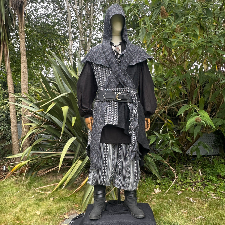 Tenue de LARP Storm Wizard - 5 pièces ; Gilet effet suède bleu, capuche, tunique, brassards, ceinture