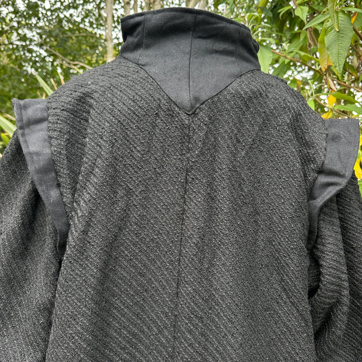 Robe LARP à capuche - Laine à motifs marron et noir - Ajustement ample mi-longueur à manches longues