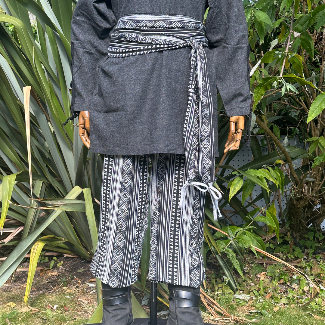 Tenue de base LARP - 3 pièces : tunique, pantalon et ceinture bicolores noir et rouge