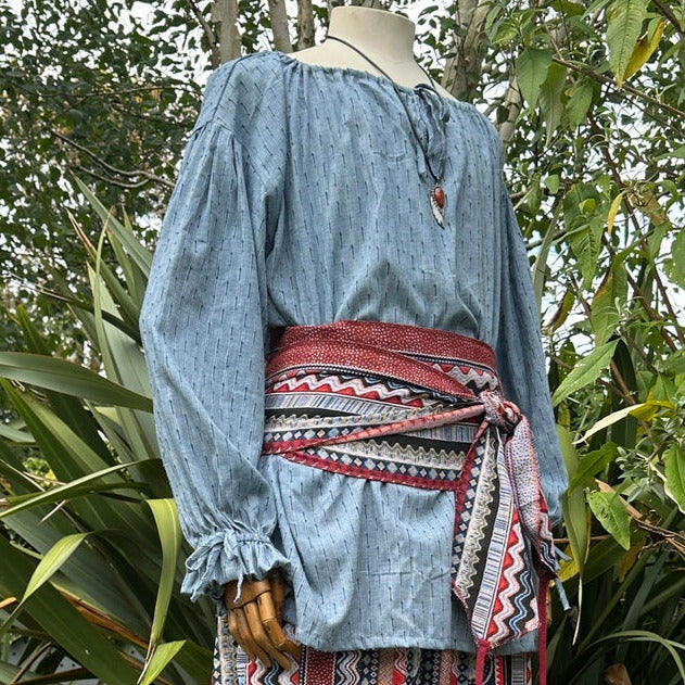 Blue medieval shirt with round neckline for LARP costume.