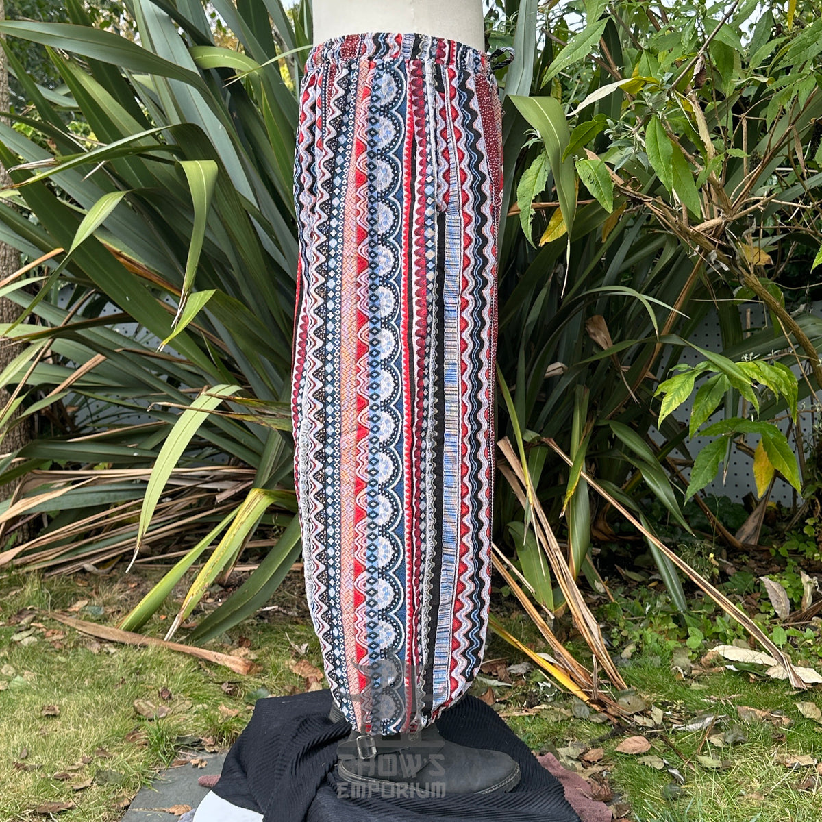 nordic style medieval trousers in cotton for cosplay.