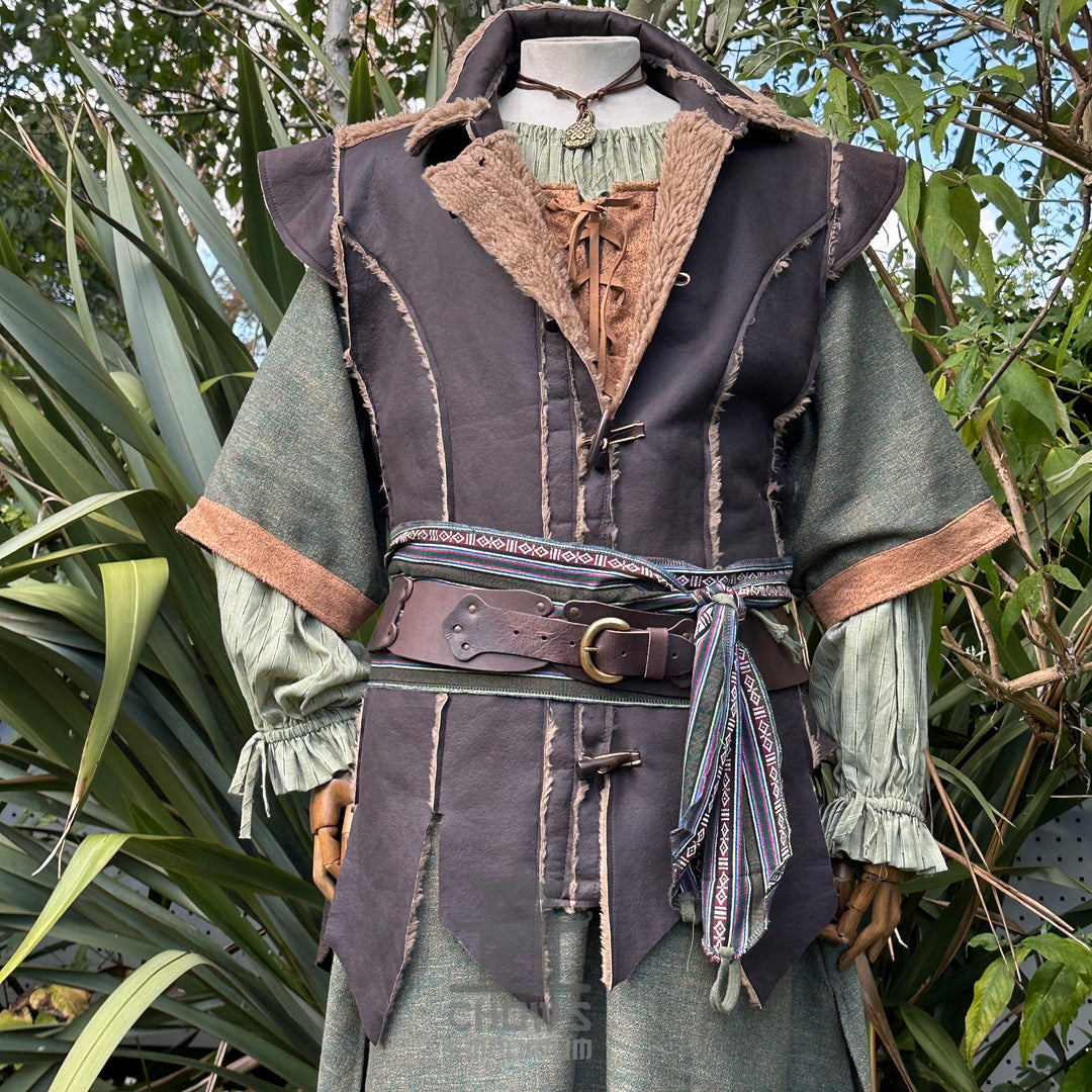 LARP-Outfit für Schurken-Druiden – 7 Teile: Jacke, Kapuze, Armschienen, Tunika, Hose, Gürtel, Schärpe
