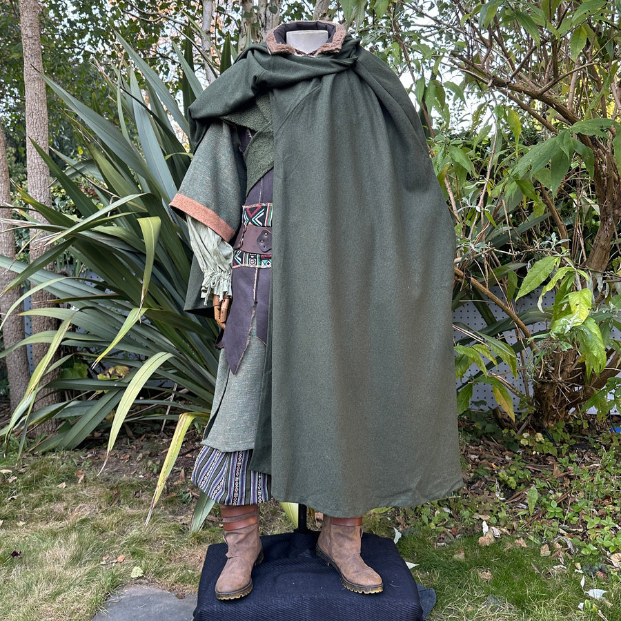 LARP Cloaks & Robes | Hooded, Fur-Lined & Wool | Chows