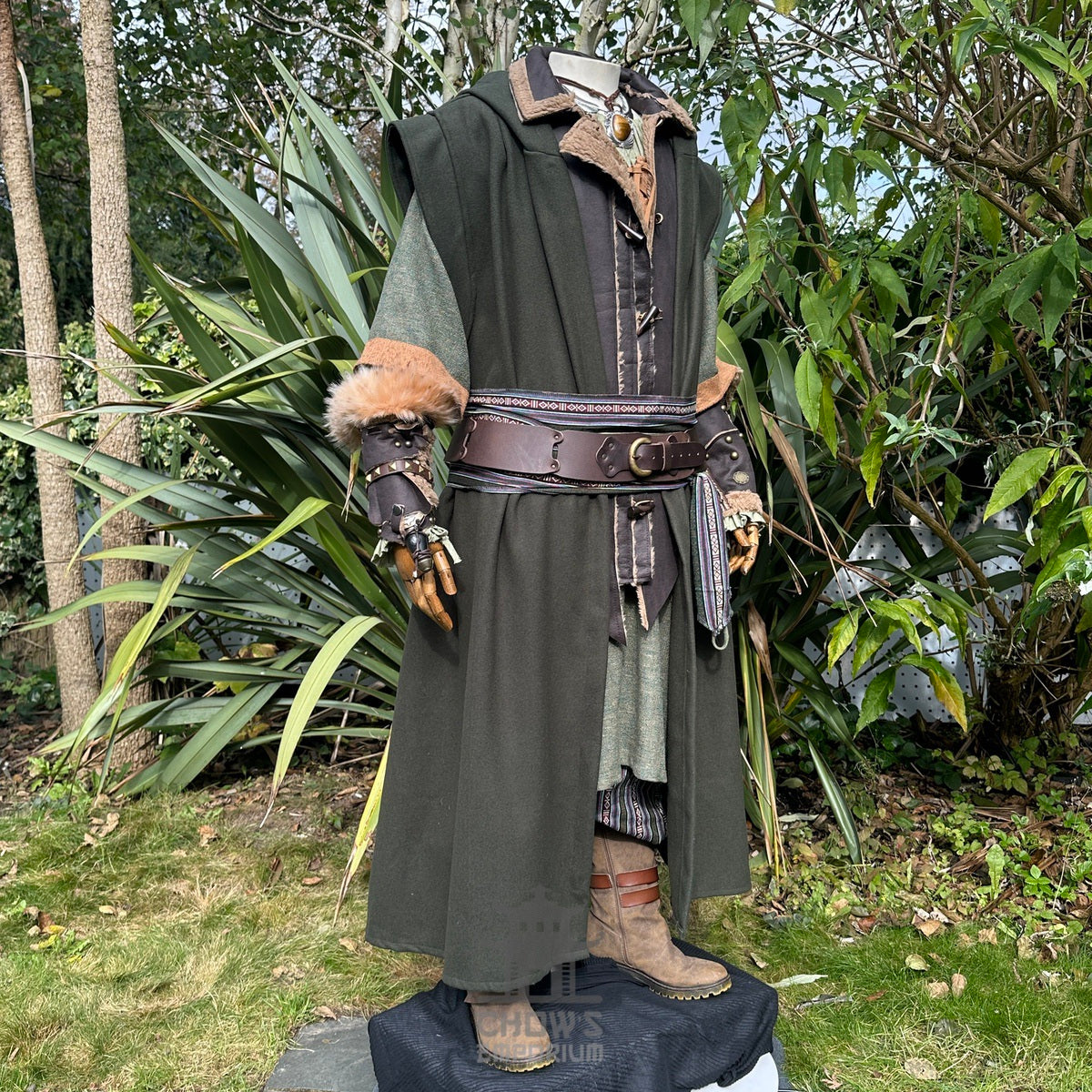 Green hooded sleeveless robe, woolen for medieval LARP, side view.