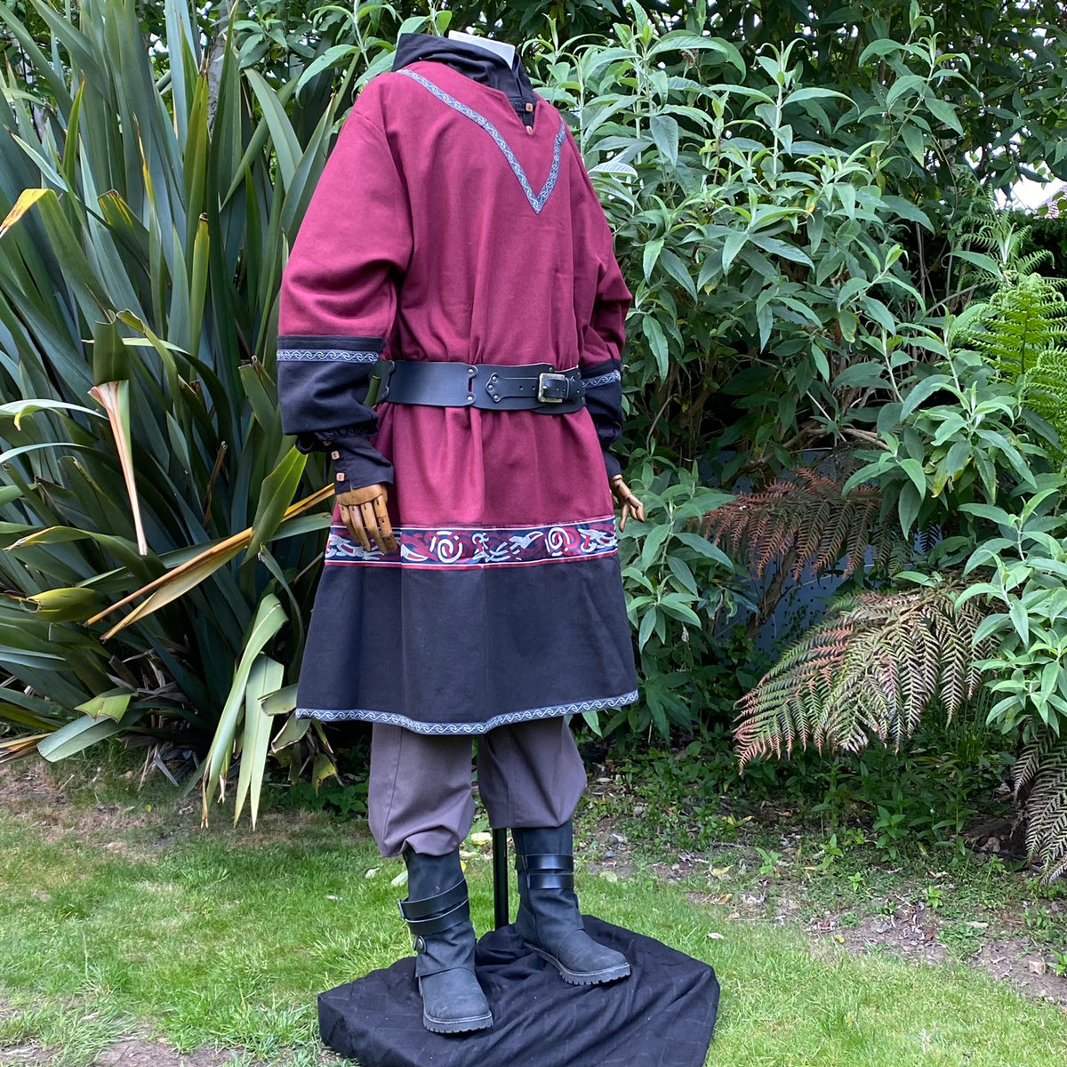 Medieval LARP attire with ornate trim and boots, side.