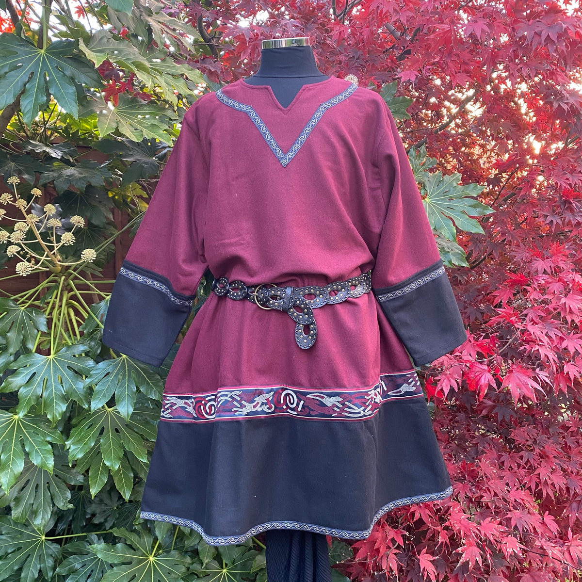Medieval LARP outfit, red tunic close-up with black sleeves and belt.