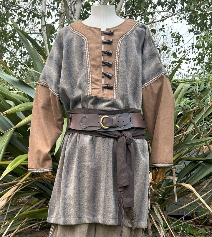 Tenue de GN Woodland Archer - 2 pièces ; Tunique bicolore en mohair marron et gris et capuche snood