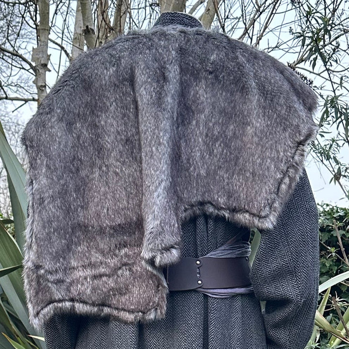 Grey Shoulder Cape Fur Mantle