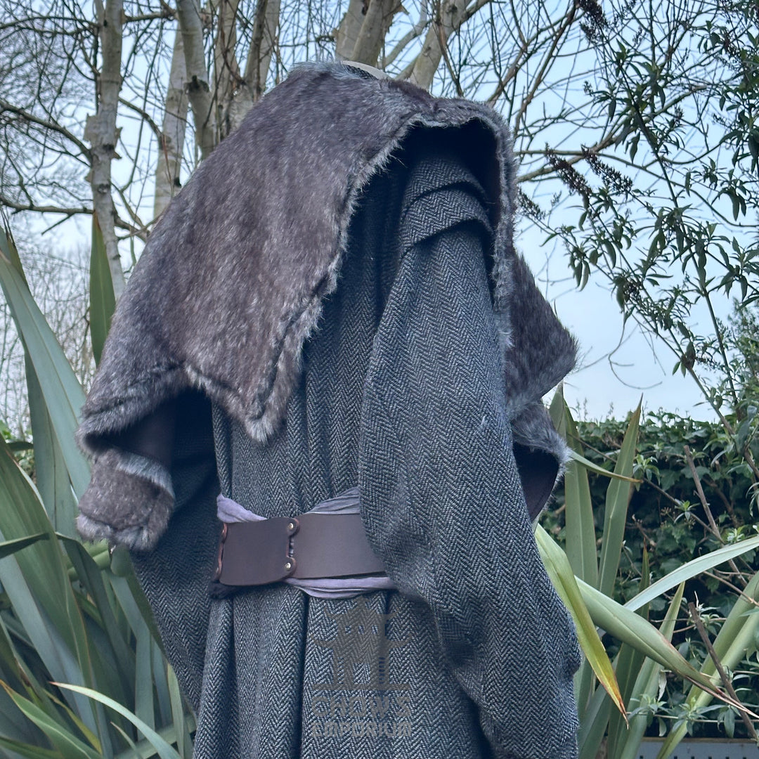 Grey Shoulder Cape Fur Mantle