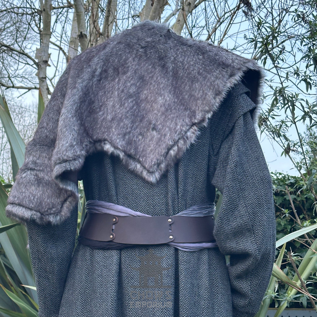 Grey Shoulder Cape Fur Mantle