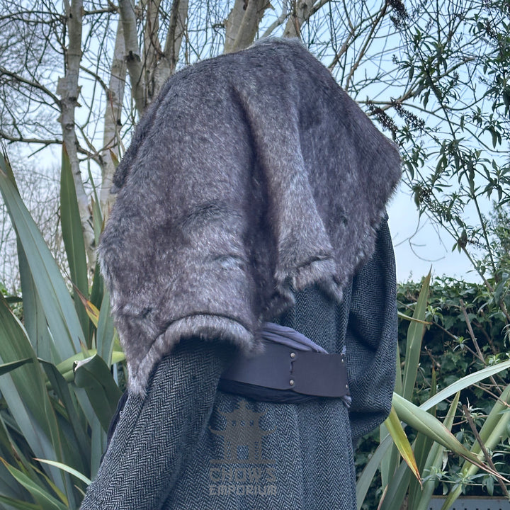 Grey Shoulder Cape Fur Mantle