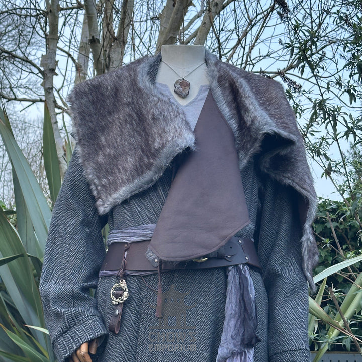 Grey Shoulder Cape Fur Mantle