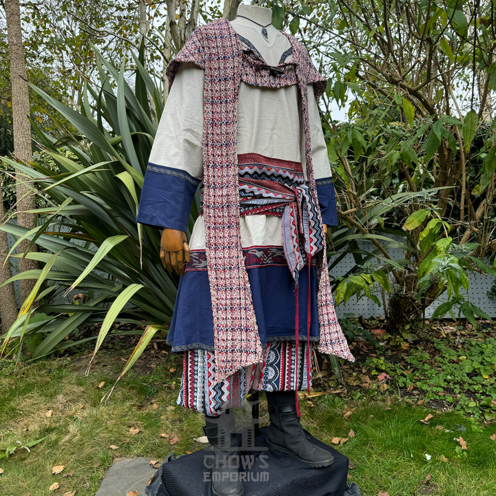 LARP-Outfit „Ozeandruide“ – 5 Teile: verzierte Jacke, Tunika, Hose, Kapuze, Schärpe