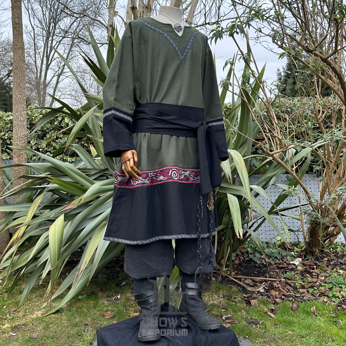 wool medieval tunic in green and black for fantasy event.