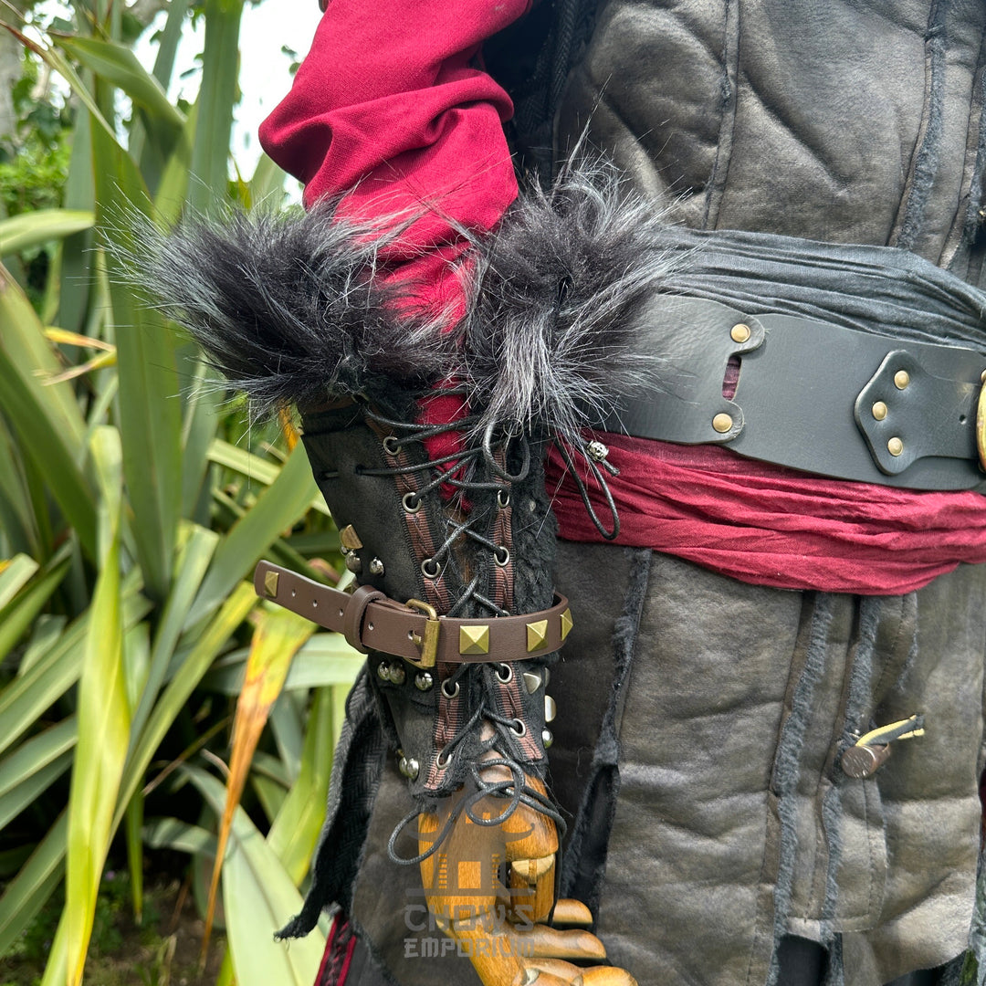 Tenue de LARP Storm Wizard - 5 pièces ; Gilet effet suède bleu, capuche, tunique, brassards, ceinture