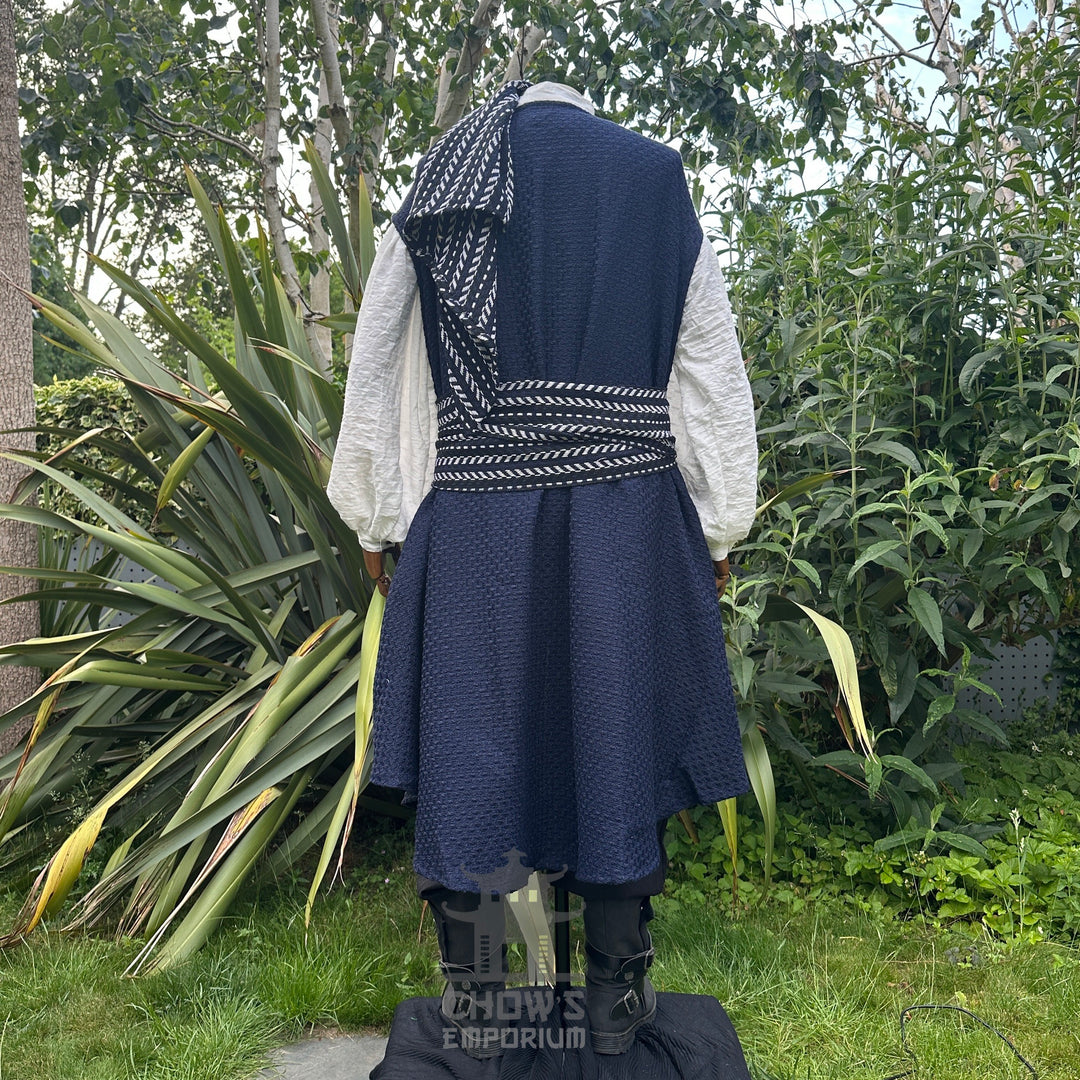 Gilet patchwork orné médiéval - Tissu en faux cuir noir avec doublure en polaire