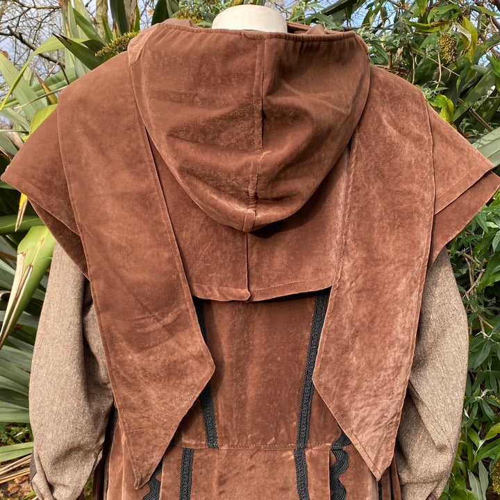 This LARP Hood is Brown with a Wrap Around extention. This Viking Scarf Hood is made of Faux Suede Effect, and is Water Resistant and Warm: perfect for your LARP Character and LARP Costume, Cosplay Event, and Ren Faire.