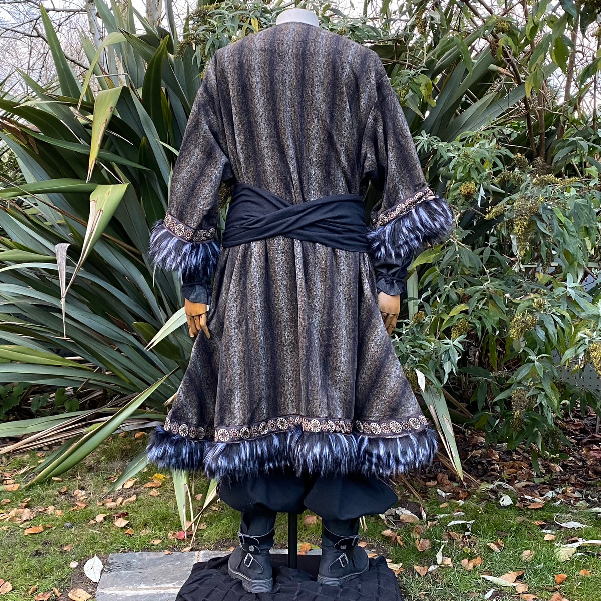 Arcane shaman LARP outfit set, rear view, dark cloak with fur trim.