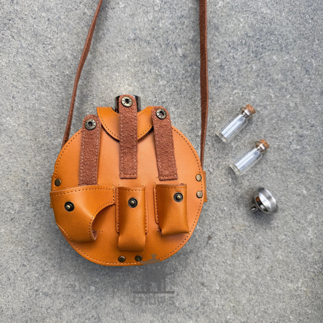 Adventurer’s 42oz Leather Hip Flask and Carrier
