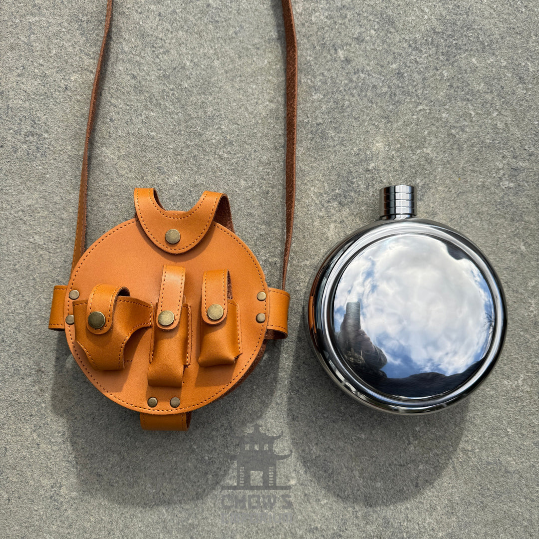 Adventurer’s 42oz Leather Hip Flask and Carrier