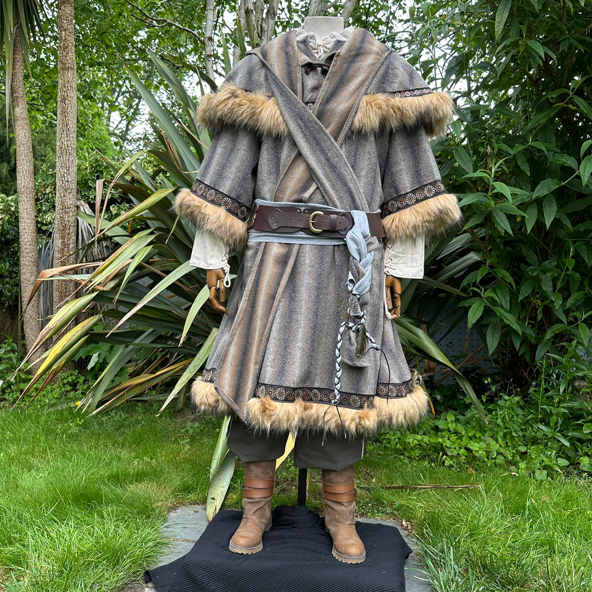 Barbarian tunic in brown and grey with fur trim, perfect for medieval LARP.