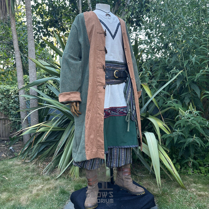 LARP-Outfit „Ozeandruide“ – 5 Teile: verzierte Jacke, Tunika, Hose, Kapuze, Schärpe