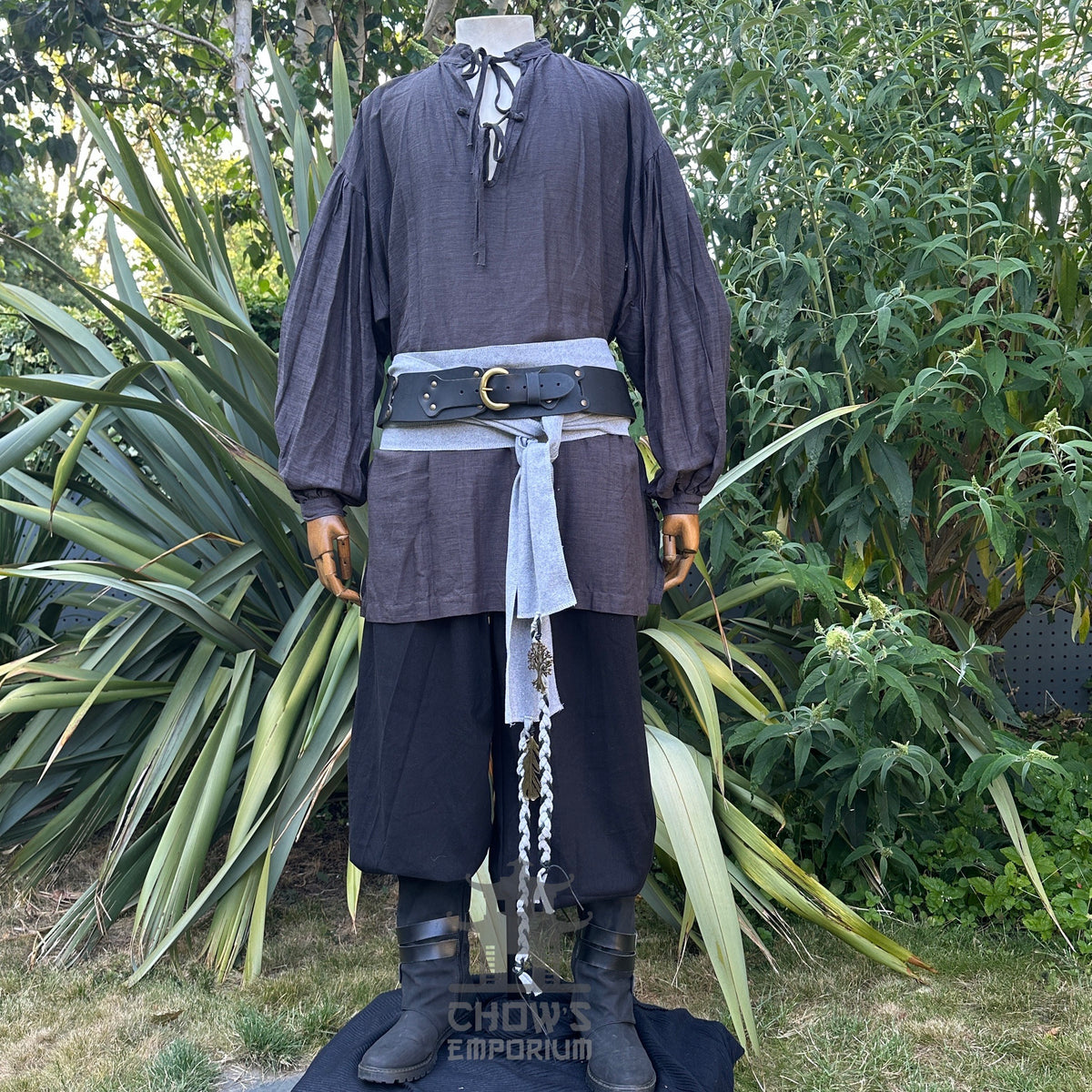 Dark grey medieval shirt in cotton-linen for LARP, front view.