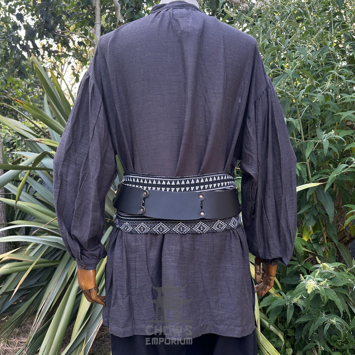 Dark grey medieval shirt in cotton and linen, back view for LARP.