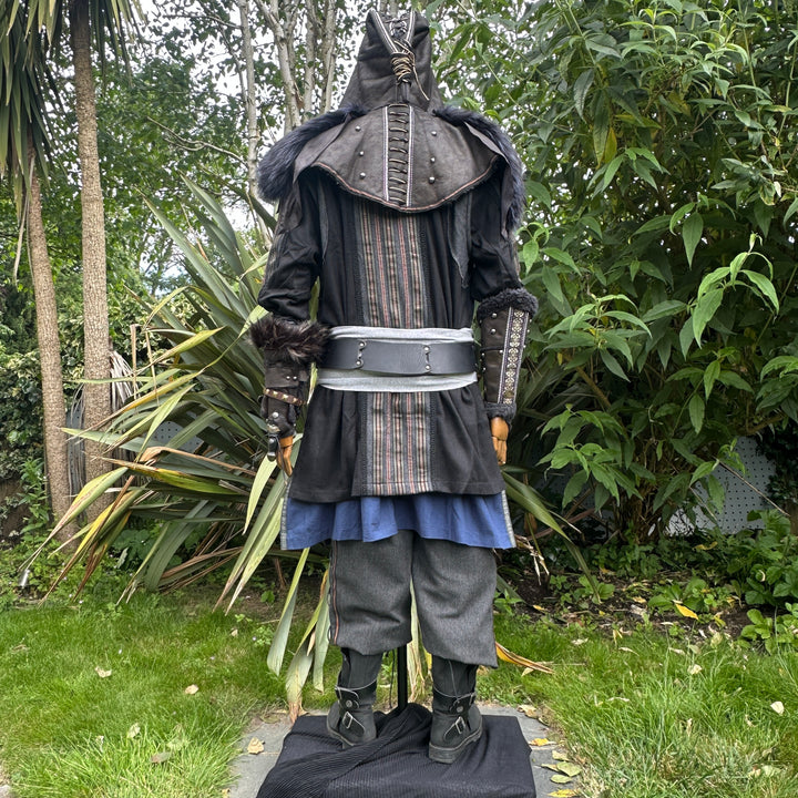 LARP-Outfit für Schurken-Druiden – 7 Teile: Jacke, Kapuze, Armschienen, Tunika, Hose, Gürtel, Schärpe